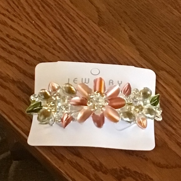 Stunning Womens Barrette Floral Design 3.2 “l x 1.5” w - Picture 3 of 6